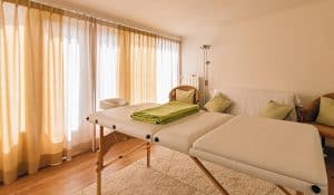 Behandelkamer zuidzijde, 1e verdieping Under The Tree centrum.